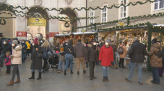 Prísny lockdown sa skončil, Rakúšania sa preto húfne pustili do obchodov. Nezaočkovaní majú smolu