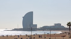 Najznámejšie španielske letoviská zdvojnásobujú turistickú daň. Za noc zaplatíte aj o 15 eur viac