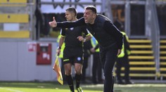 VIDEO: Neuniesol prehru proti Dudovi a Suslovovi, hlavou udrel hráča. Taliani už trénera vyhodili