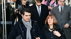 Ohavný proces s Francúzom, ktorý roky nechával nadrogovať manželku a znásilňovať ju, má pokračovanie