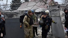 Ukrajina je v defenzíve počas druhého výročia ruskej vojnovej agresie. Do Kyjeva zavíta viacero štátnikov