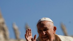 Pápež vyzval svetových lídrov na používanie zdravého úsudku namiesto zbraní