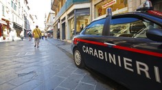 Vymysleli si falošnú krajinu v Antarktíde, ľudí obrali o úspory. Talianska polícia podvodníkov chytila