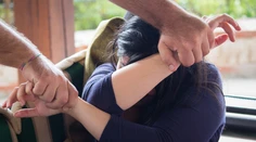 V Martine sa muž pokúsil na ulici znásilniť ženu. Podarilo sa jej ujsť do susedovej garáže