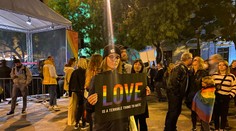 V Bratislave sa zišli tisícky ľudí, ktorí odsúdili nenávisť voči LGBTI+. Vystúpila Čaputová, Vallo aj Fero Joke