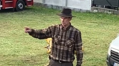 Deťom kázal odísť, na dospelých kričal. Nahrávky a svedectvá priblížili incident so štátnym tajomníkom