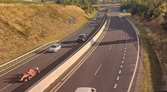 VIDEO: Na českej diaľnici sa preháňala formula. Vodič aj po dolapení políciou odmietal vystúpiť