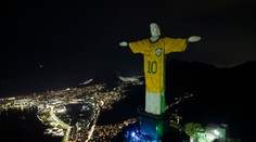 Brazília si pripomenula „kráľa futbalu“. Pelému poslal odkaz aj pápež