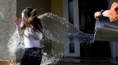 Pozrite sa, ako vyzerala veľkonočná oblievačka a šibačka na Slovensku