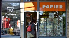 V piatok otvoria obchody pre očkovaných a prekonaných, v pondelok zas plošne zatvoria školy