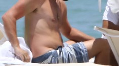 Zabudnite na tehličky! Dnes sú v kurze muži s takýmto bruškom