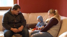 Rodina s osemmesačným dieťaťom mrzne pre administratívnu chybu