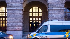 Hrozba sa nepotvrdila. Muž v centre Prahy pobehoval s maketou granátu