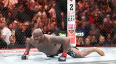 VIDEO: Nestihnete ani vymenovať vybrané slová: UFC videlo šokujúco rýchly hlavný duel ťažkej váhy