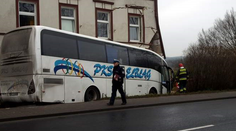 Nehoda autobusu s nákladným autom si vyžiadala 38 obetí