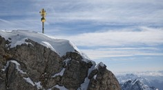 Pod najvyšším vrchom Nemecka objavili telo mŕtveho lezca