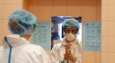 Zdravotníci v Česku si za zvýšené nasadenie počas pandémie rozdelia 11 miliárd korún