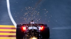 Z víťazstva sa dlho netešil, Russella diskvalifikovali kvôli porušeniu pravidiel. Mercedes aj tak oslavoval