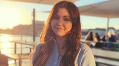 Celeste Buckingham zhodila dlhú hrivu. Vyzerá perfektne