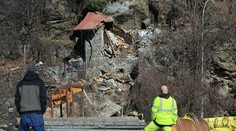 V Alpách zomreli dve deti. Horskú chatu zavalil obrovský kus skaly