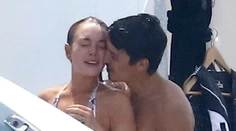 Nikoho si nevšímali. Škandalózna Lindsay v sprche so snúbencom