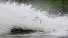 Z jazera Guláška vytiahli plavca, ktorého zrazil vodný skúter