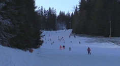 Vianoce na snehu zachraňuje len zopár lyžiarskych stredísk. Všade naokolo pretŕča tráva