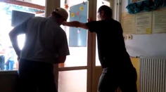 Medzi starostom a poslancami v obci Keť to vrie. Rinčalo sklo na budove škôlky
