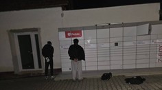 Tínedžerov prichytili priamo pri čine. Hospitalizovaný chlapec tvrdí, že ho pri zásahu napadli policajti