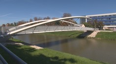 Videli už aj víťazný návrh či projektovú dokumentáciu. Nový most však nakoniec postavilo iné mesto
