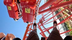 Najlepšie horské dráhy na svete, dole hlavou sme sa rútili rýchlosťou 142 kilometrov za hodinu