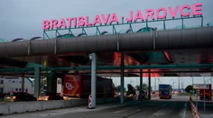 Rakúsko od polnoci otvára malé priechody na hraniciach so Slovenskom a Maďarskom