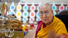 Začali sa niekoľkodňové oslavy okrúhlych narodenín dalajlámu. Avizoval svoje plány do budúcnosti