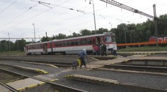Vlak im odíde pred nosom, do roboty tak cestujú tri hodiny. Železnice prišli s vysvetlením
