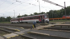 Vlak im odíde pred nosom, do roboty tak cestujú tri hodiny. Železnice prišli s vysvetlením