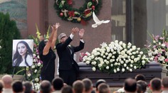 V Kalifornii pochovali prvú obeť útoku. Za krásnu Yvette vypustili holubice