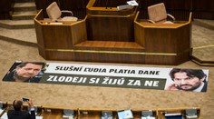 Matovičov transparent zablokoval rokovanie