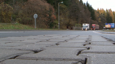 Vynovili cestu, následne ju rozkopali. Pozrite si však, ako ju opravili