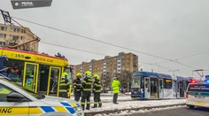 FOTO: V Košiciach sa zrazili električky, hlásia zranených. Vodička zrejme nedávala pozor