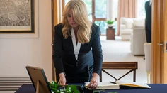 Zuzana Čaputová vzdala úctu zosnulej Alžbete II., dostala pozvanie aj na recepciu s Karolom III.