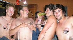 Princ Harry nie je žiadne neviniatko. Toto sú jeho najväčšie škandály