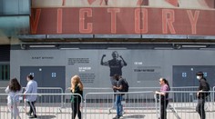 Viac ako 100 vedcov apeluje na premiéra Johnsona: Odložte nebezpečné uvoľňovanie opatrení!