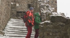 Vášnivá záľuba seniorov. Manželia objavujú hrady či zrúcaniny za každého počasia