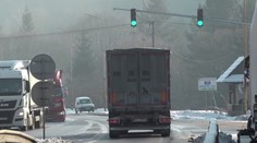 Semafor mal vo Svrčinovci zmierniť kolóny, nestalo sa tak. Stále na ňom svieti zelená