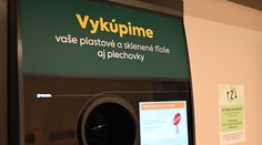 Zálohomaty by nemuseli vydávať iba bločky. Peniaze za fľaše a plechovky by sme mohli dostávať na účet