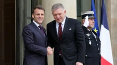 Fico hovoril s Macronom aj o zbrojárskom priemysle. Minister Kaliňák bude mať veľa práce