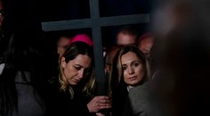 Krížová cesta v Koloseu sa nestretla s pozitívnym ohlasom. Kríž niesli Ruska s Ukrajinkou