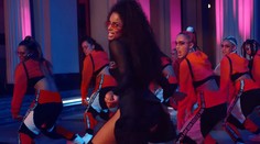 Neuveríš, kým neuvidíš. Speváčka rok po pôrode natriasa zadkom a stehnami ako pani