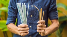 Výmena plastových slamiek za papierové. Výskumy ukazujú, že nejde o ekologickejšie riešenie