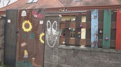 Z humanitárnej organizácie ukradli darčeky, ktoré mali ísť do nemocníc. Na poschodí pritom spali deti